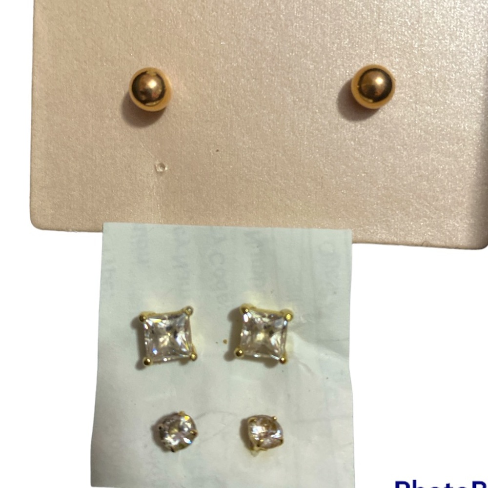 3 pairs of earring in box